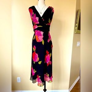 Like new Jones of New York 100 % silk floral dress